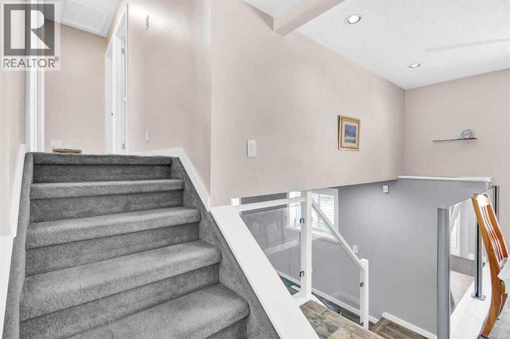 Single Family House 4 Level for Sale in  Templeton Road NE Temple Calgary 