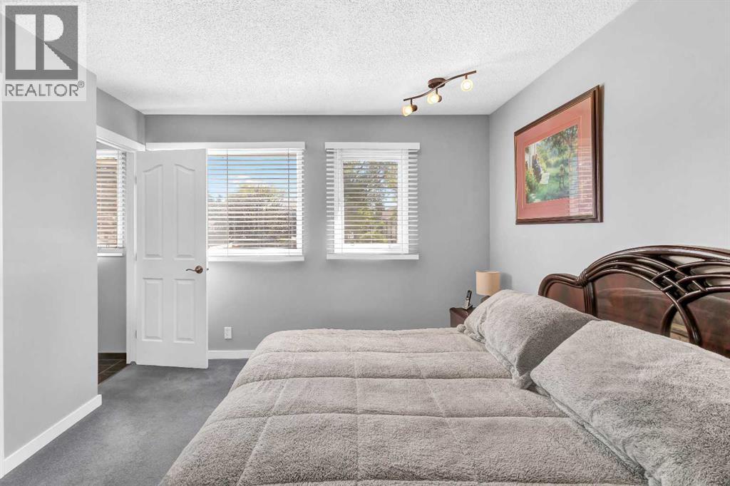 Single Family House 4 Level for Sale in  Templeton Road NE Temple Calgary 