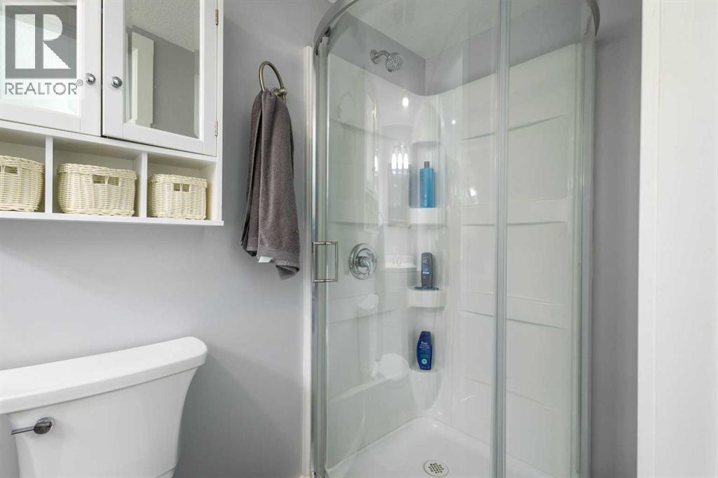 Single Family House 4 Level for Sale in  Templeton Road NE Temple Calgary 