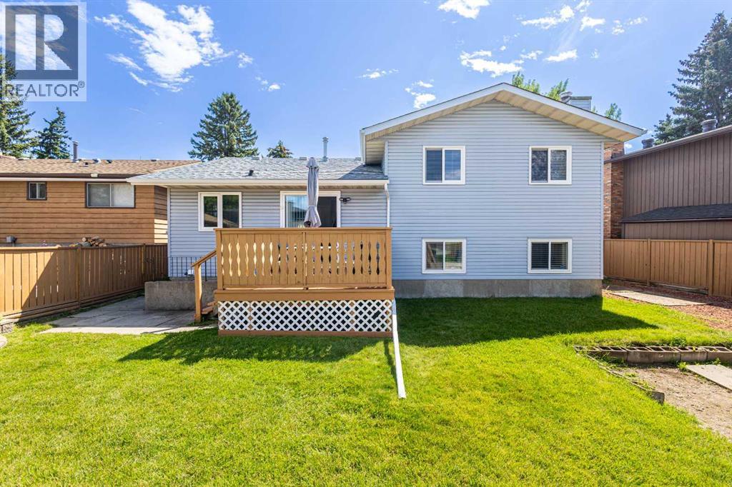 Single Family House 4 Level for Sale in  Templeton Road NE Temple Calgary 