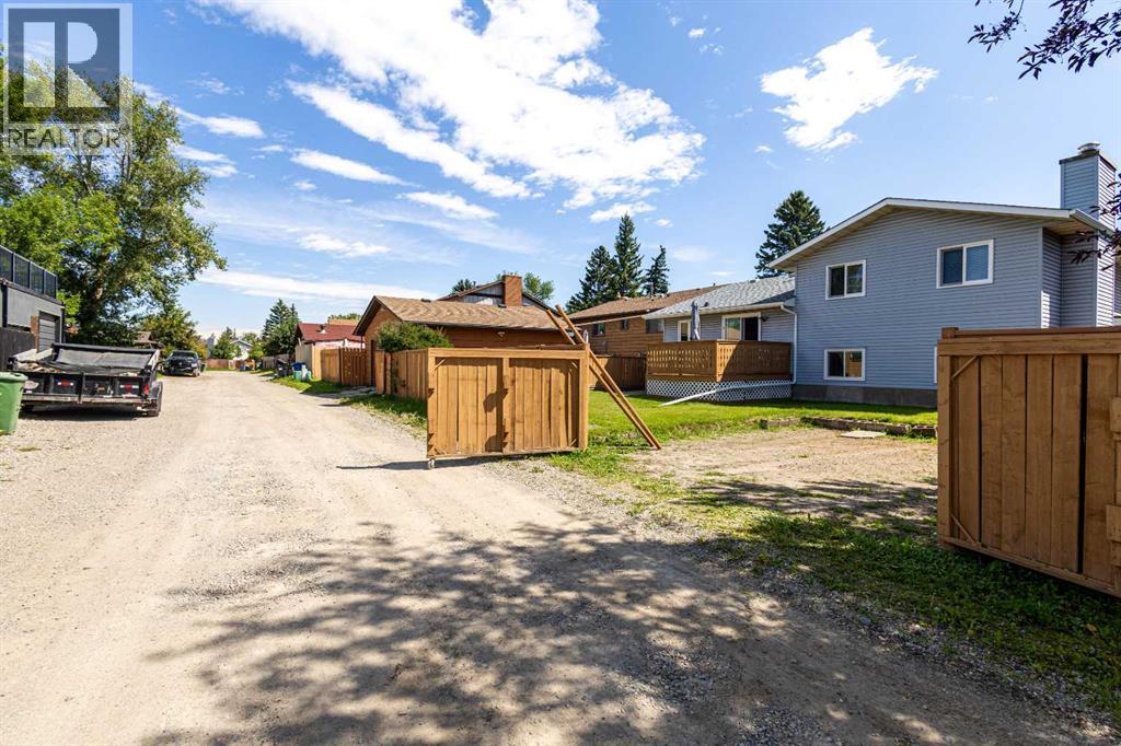 Single Family House 4 Level for Sale in  Templeton Road NE Temple Calgary 