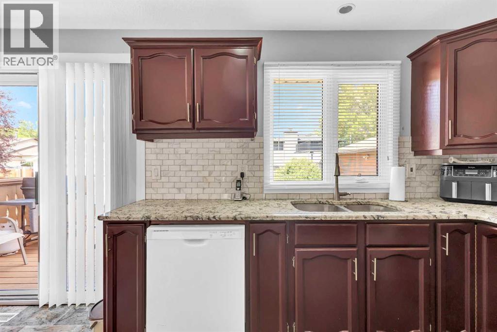 Single Family House 4 Level for Sale in  Templeton Road NE Temple Calgary 