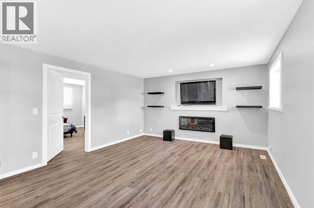 Single Family House 4 Level for Sale in  Templeton Road NE Temple Calgary 