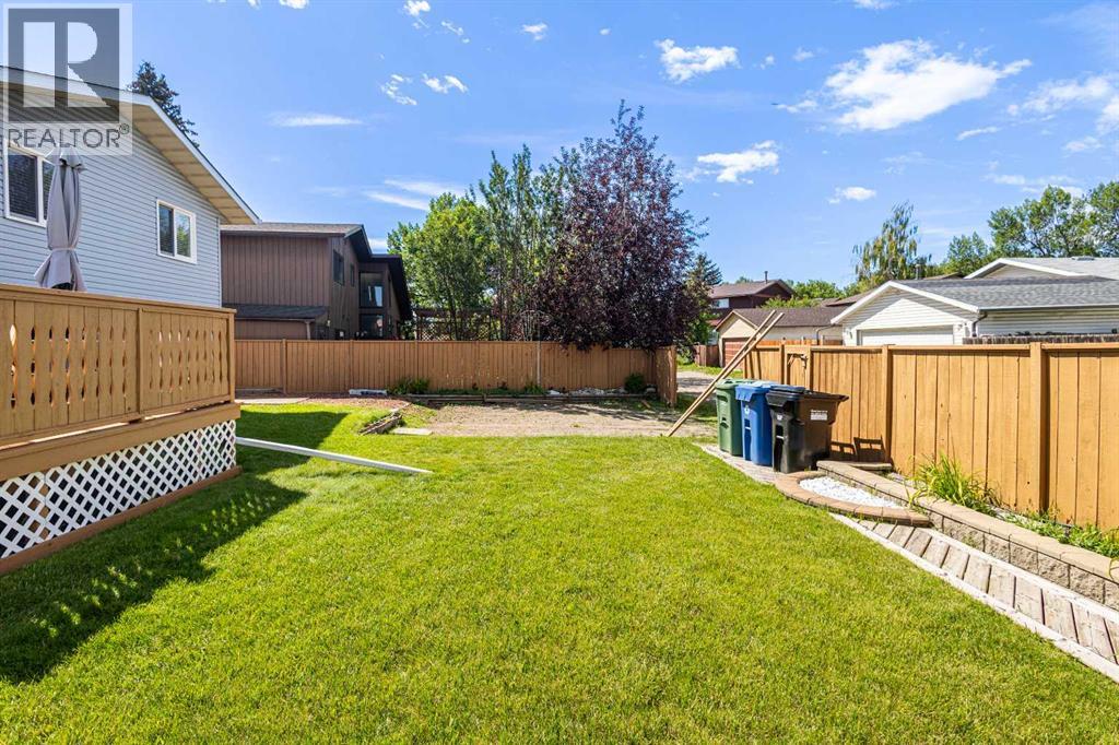 Single Family House 4 Level for Sale in  Templeton Road NE Temple Calgary 