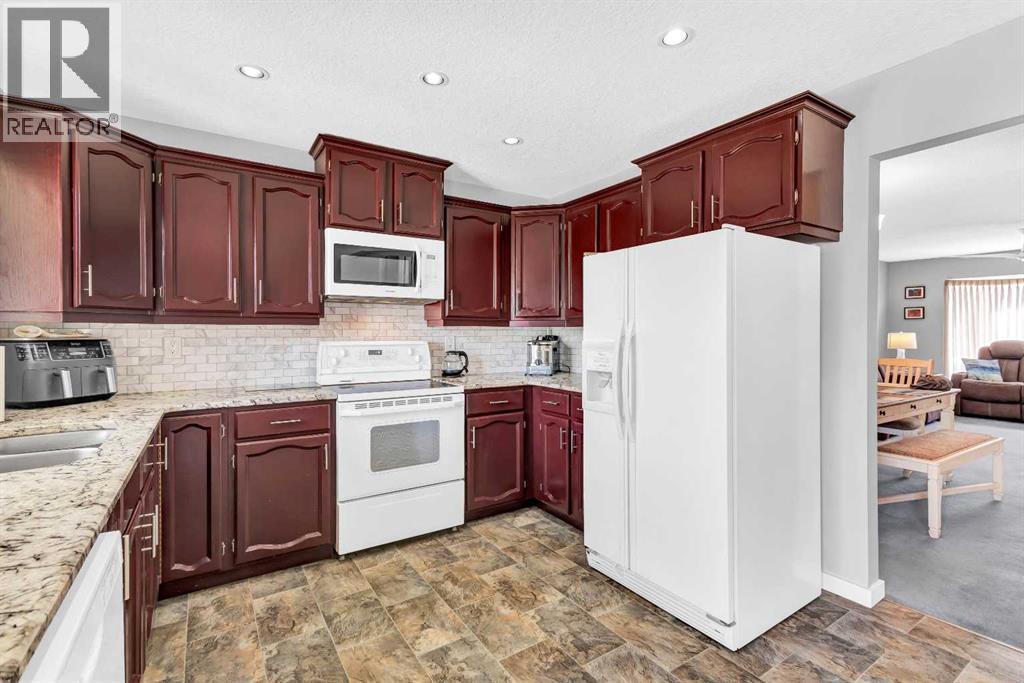 Single Family House 4 Level for Sale in  Templeton Road NE Temple Calgary 