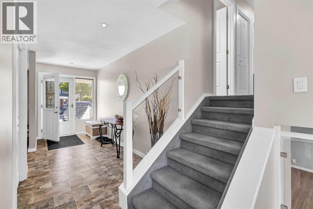 Single Family House 4 Level for Sale in  Templeton Road NE Temple Calgary 