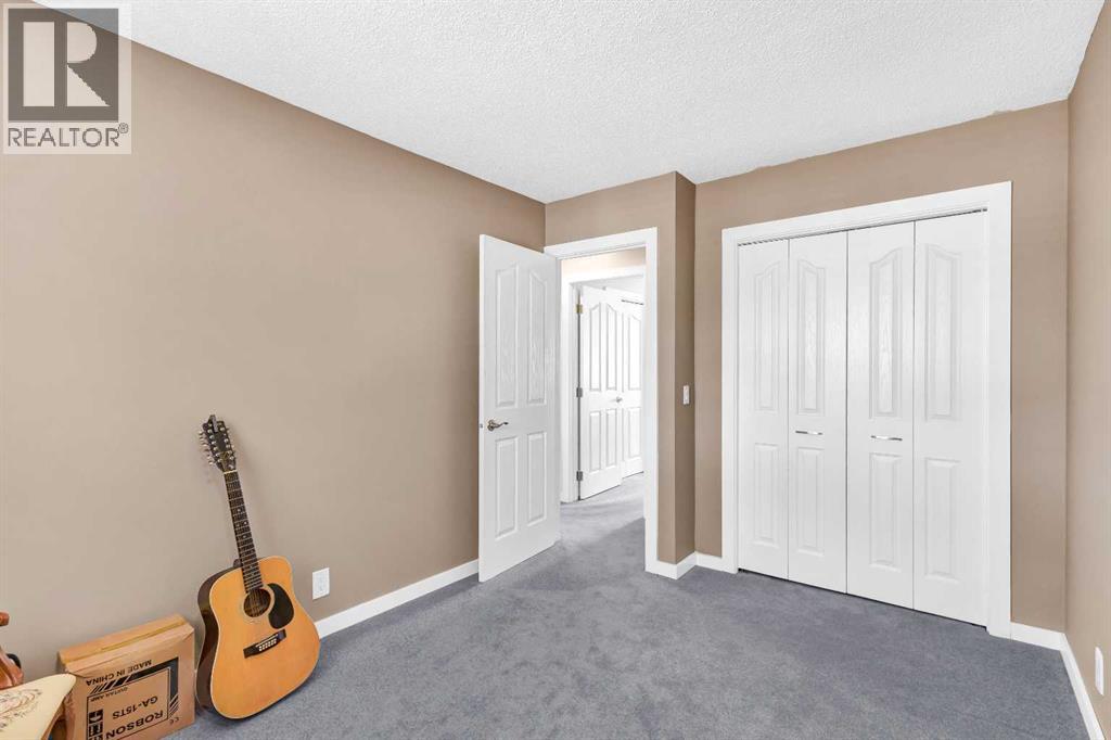 Single Family House 4 Level for Sale in  Templeton Road NE Temple Calgary 