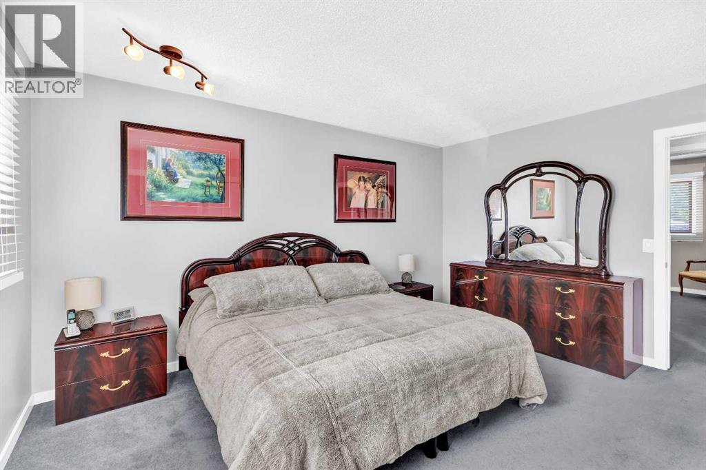 Single Family House 4 Level for Sale in  Templeton Road NE Temple Calgary 