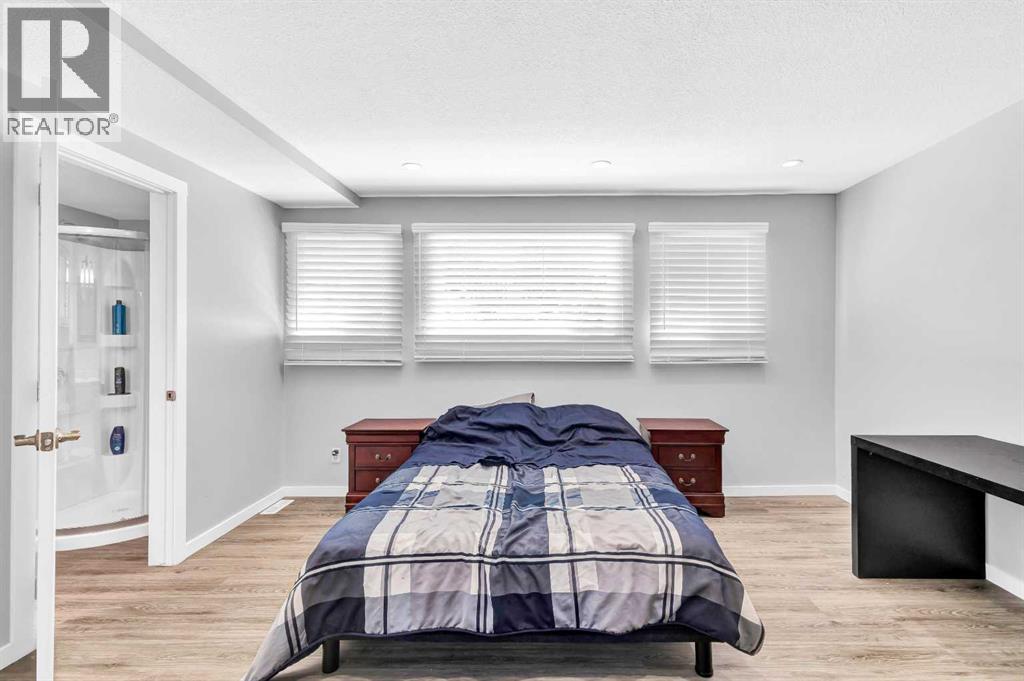 Single Family House 4 Level for Sale in  Templeton Road NE Temple Calgary 
