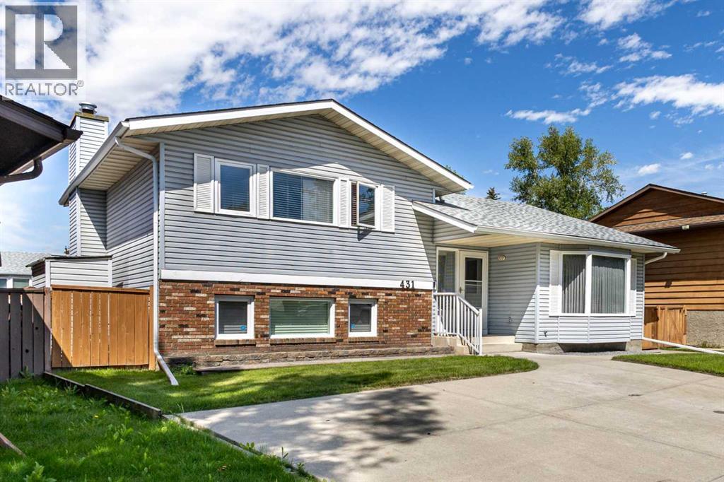 Single Family House 4 Level for Sale in  Templeton Road NE Temple Calgary 
