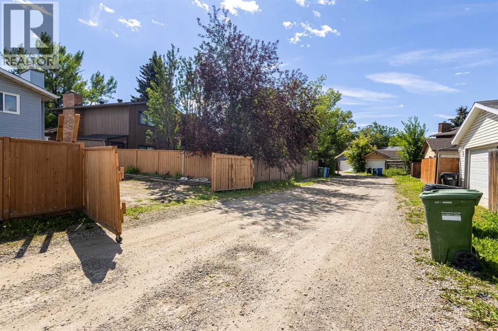 Single Family House 4 Level for Sale in  Templeton Road NE Temple Calgary 