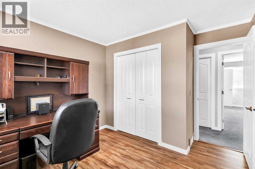 Single Family House 4 Level for Sale in  Templeton Road NE Temple Calgary 