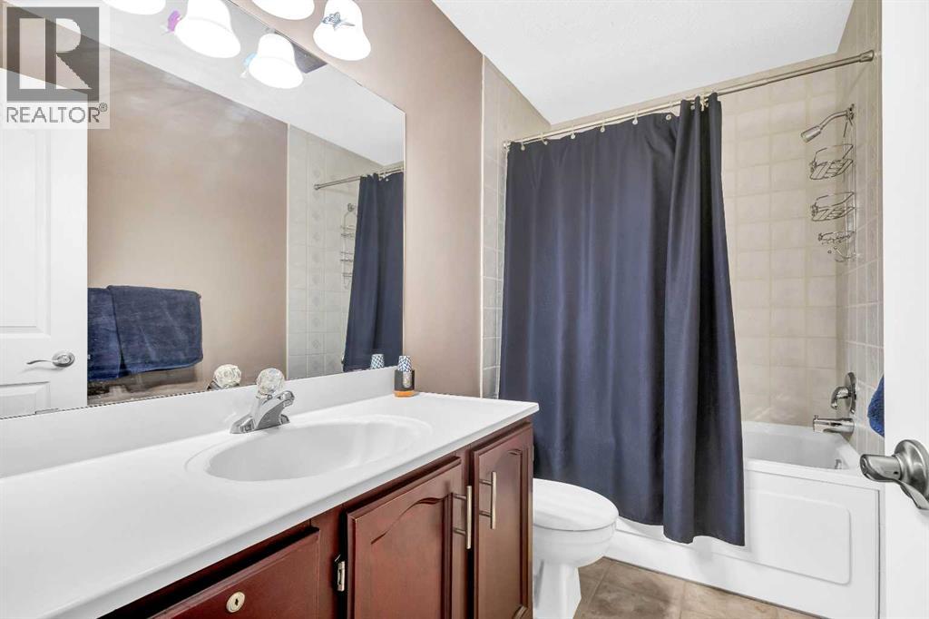 Single Family House 4 Level for Sale in  Templeton Road NE Temple Calgary 