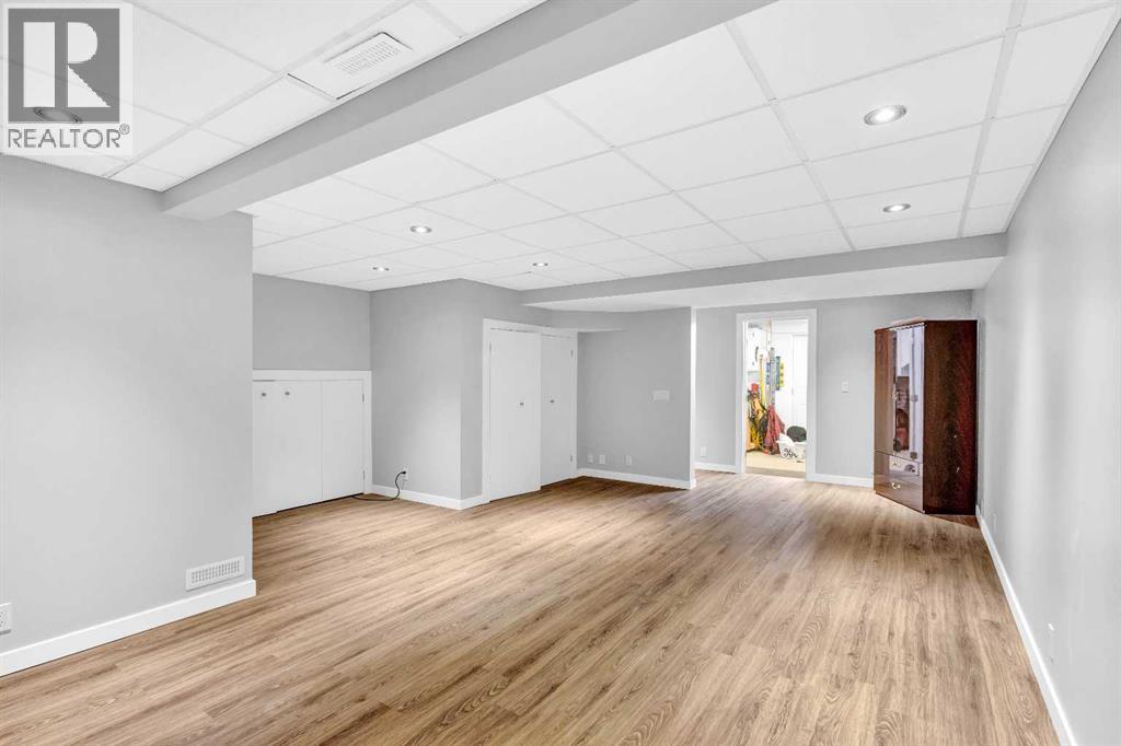 Single Family House 4 Level for Sale in  Templeton Road NE Temple Calgary 