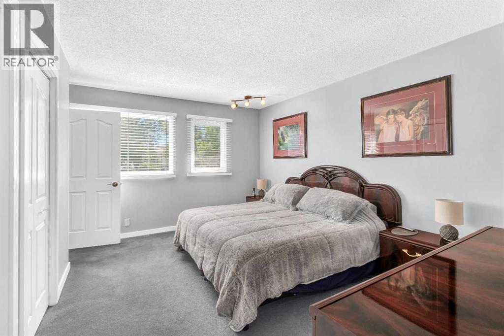 Single Family House 4 Level for Sale in  Templeton Road NE Temple Calgary 
