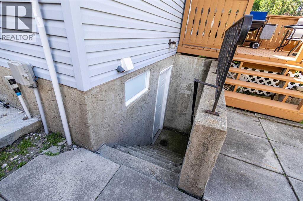 Single Family House 4 Level for Sale in  Templeton Road NE Temple Calgary 
