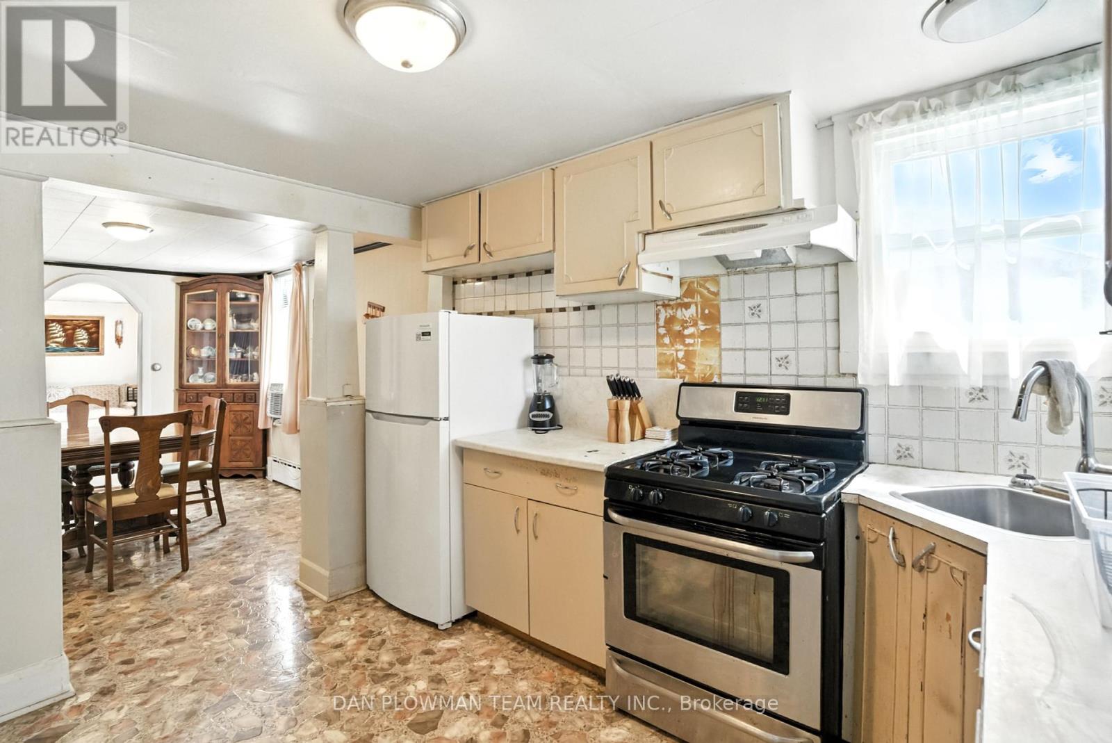 Photo 6 of 78 Ontario Street, Clarington ON