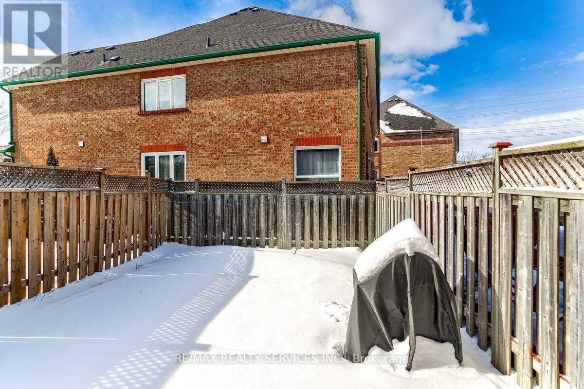 Photo 3 of 6888 Dillingwood Drive, Mississauga ON