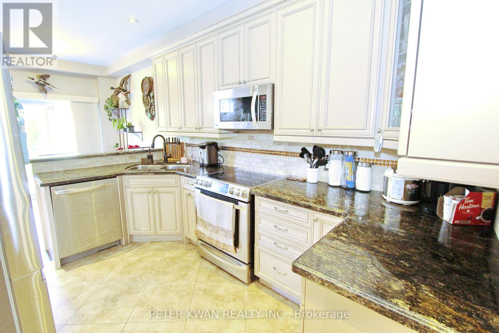 Photo 25 of 121 Warbler Avenue, Vaughan ON