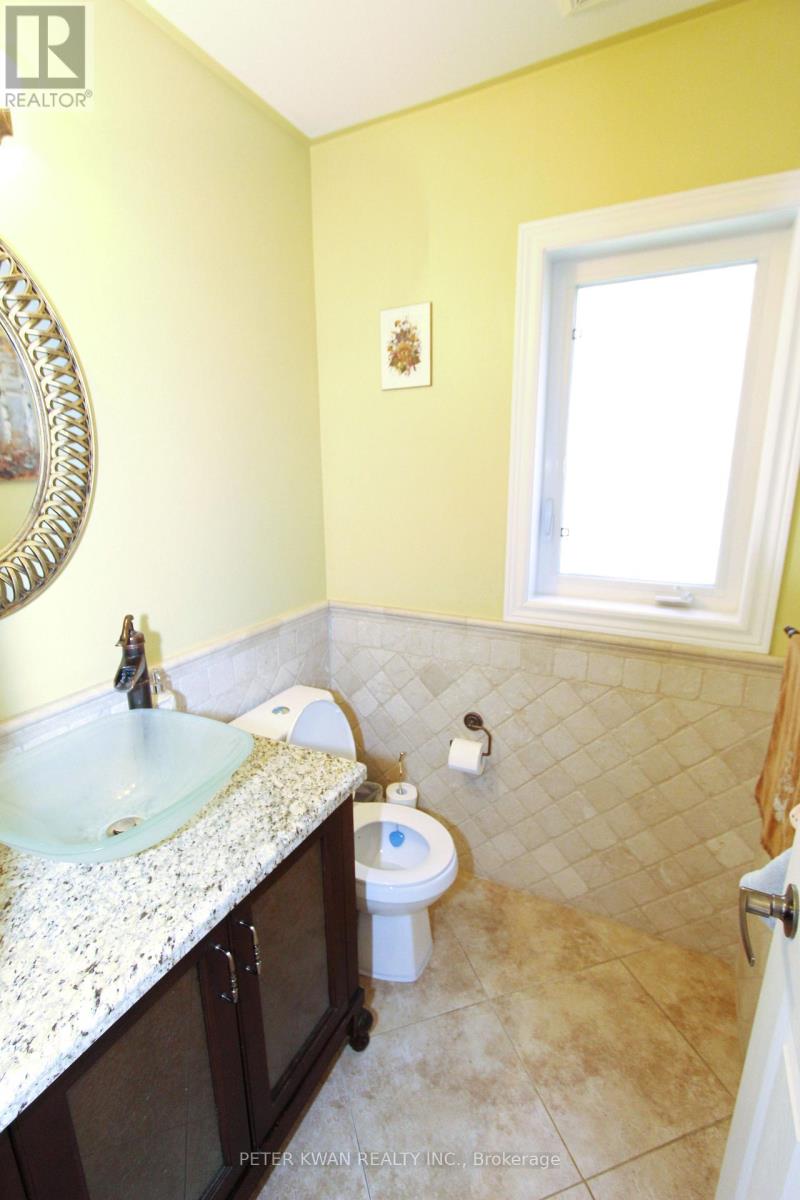 Photo 24 of 121 Warbler Avenue, Vaughan ON