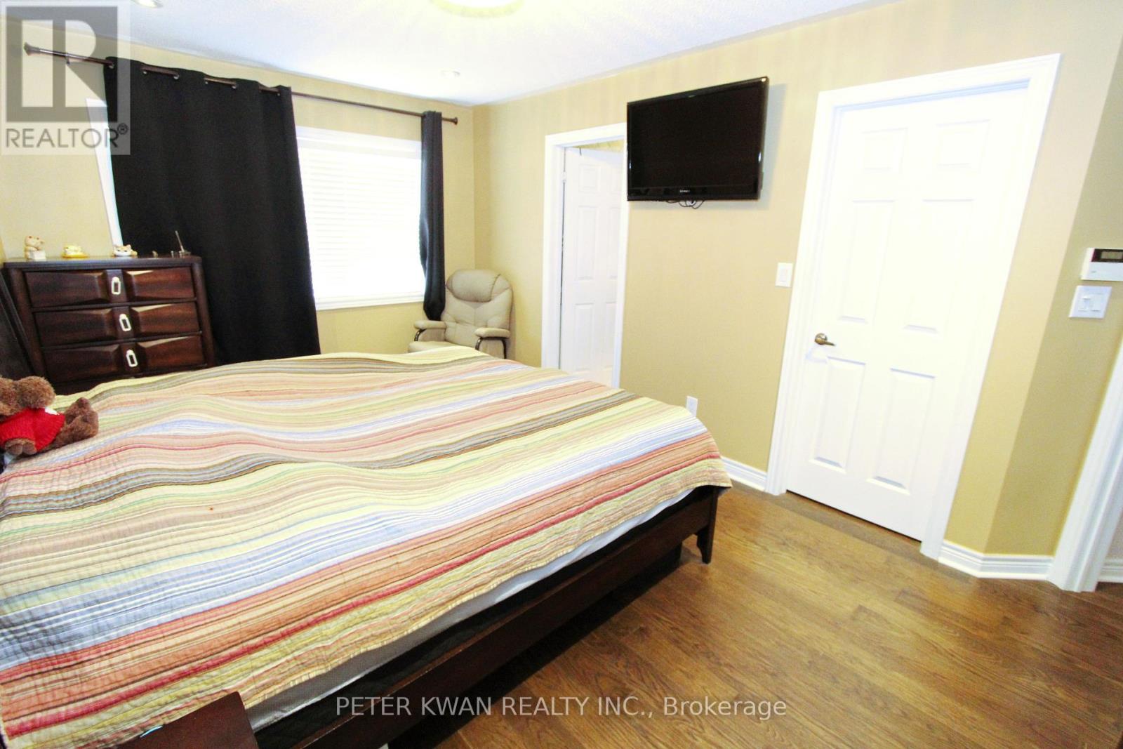 Photo 40 of 121 Warbler Avenue, Vaughan ON