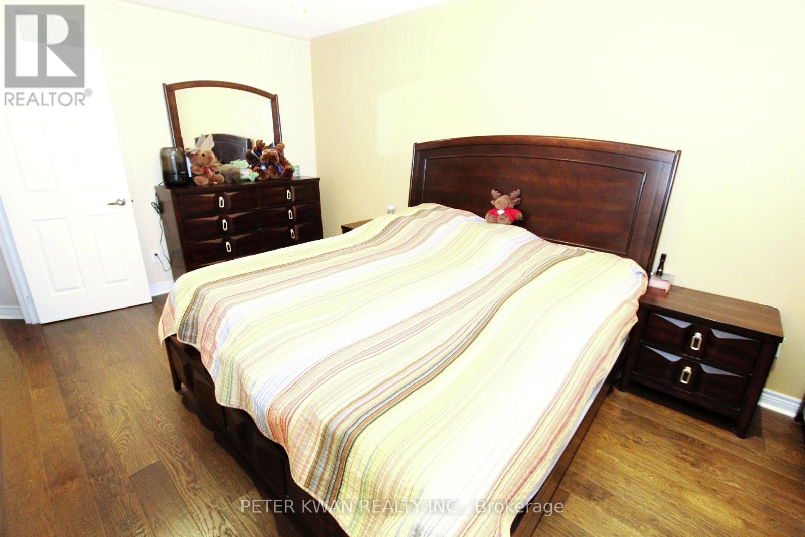 Photo 4 of 121 Warbler Avenue, Vaughan ON