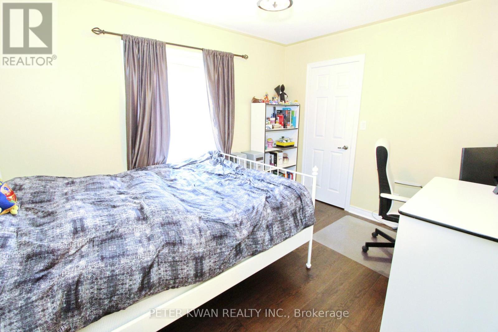Photo 3 of 121 Warbler Avenue, Vaughan ON
