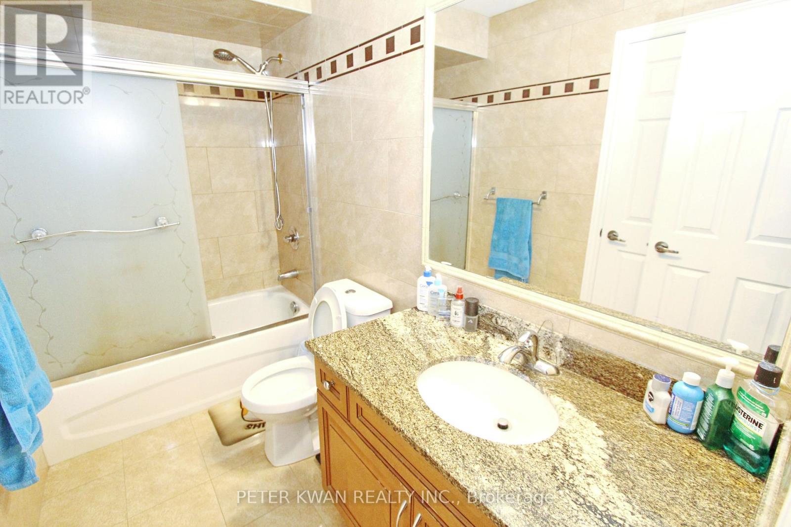 Photo 20 of 121 Warbler Avenue, Vaughan ON