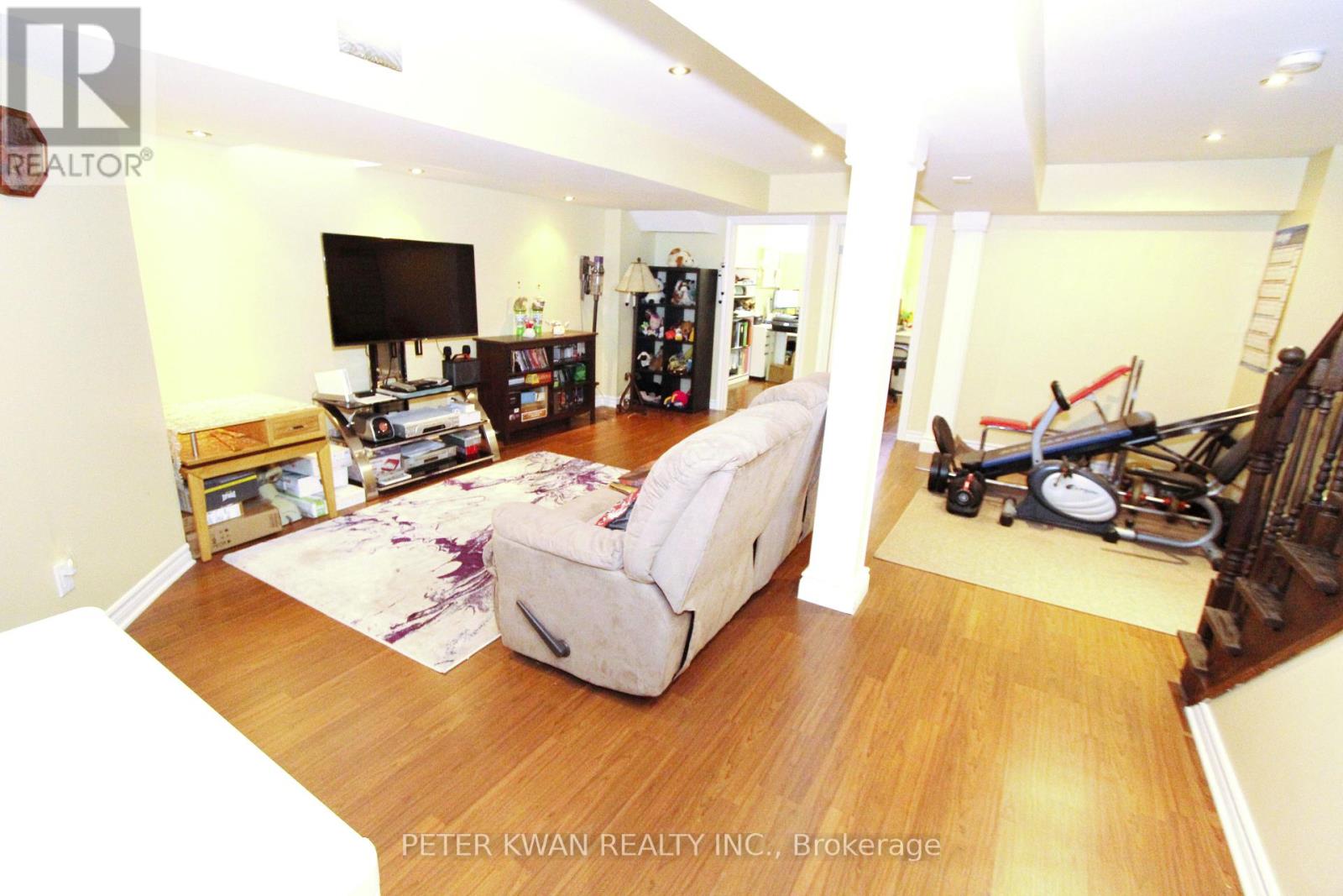 Photo 23 of 121 Warbler Avenue, Vaughan ON