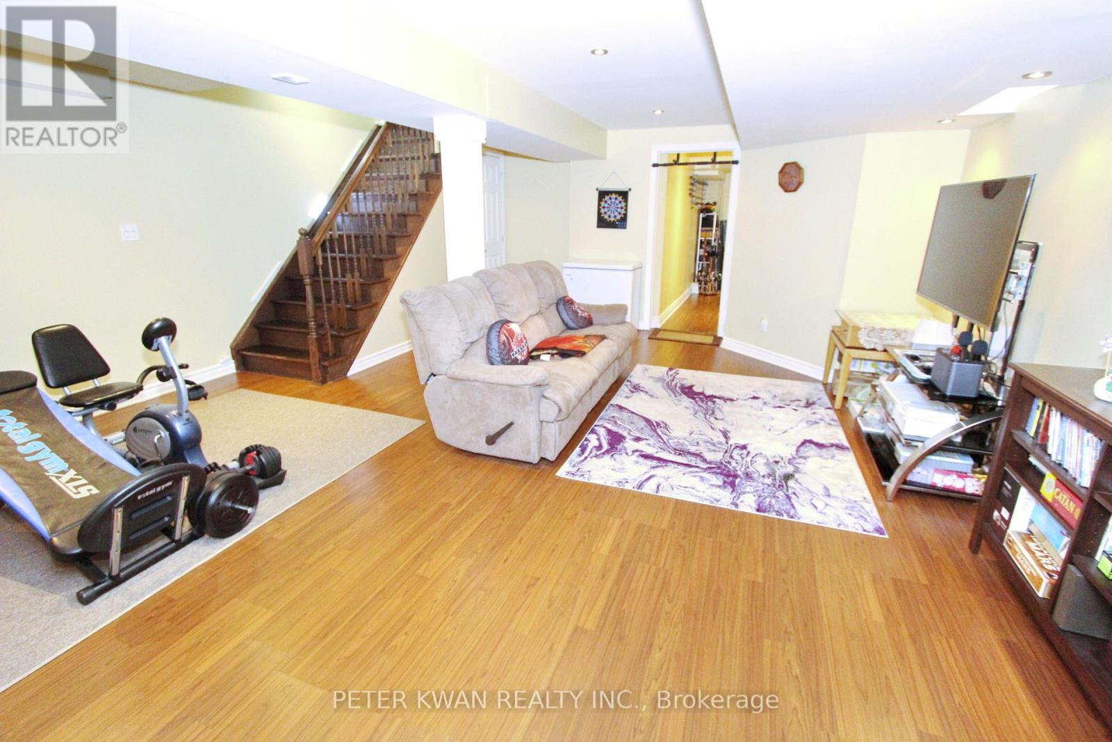 Photo 30 of 121 Warbler Avenue, Vaughan ON