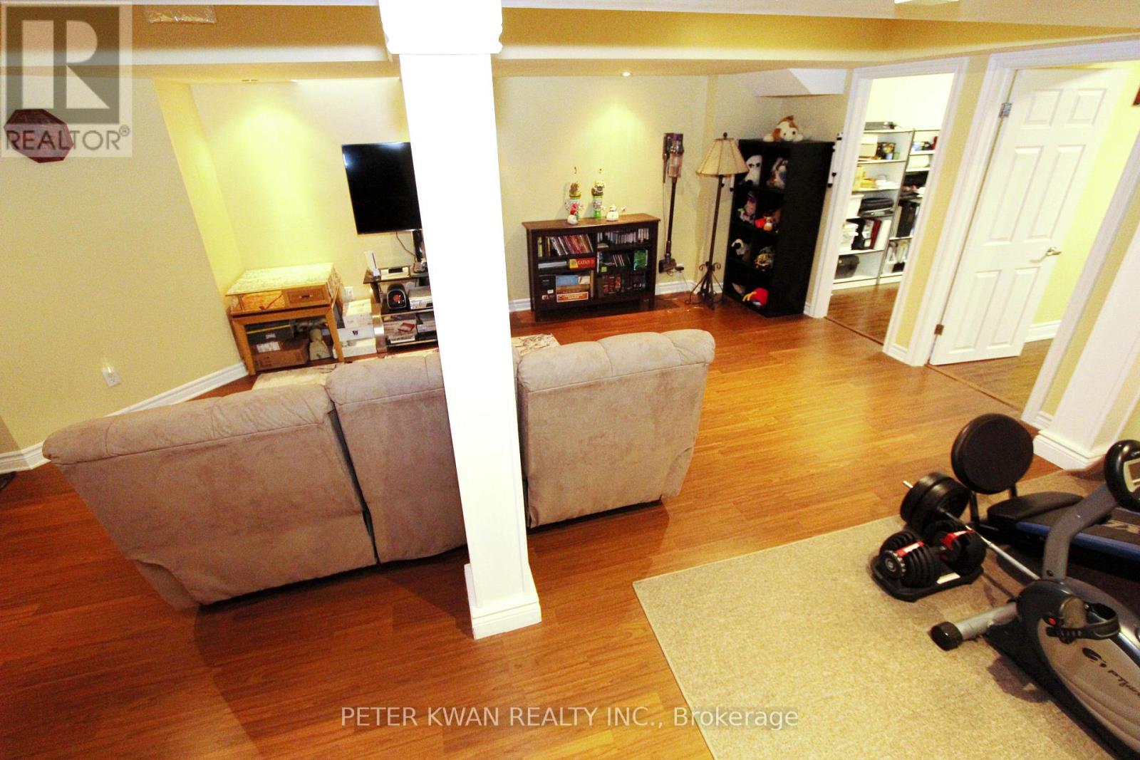 Photo 34 of 121 Warbler Avenue, Vaughan ON