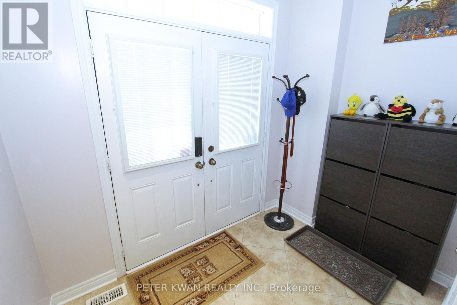 Photo 7 of 121 Warbler Avenue, Vaughan ON