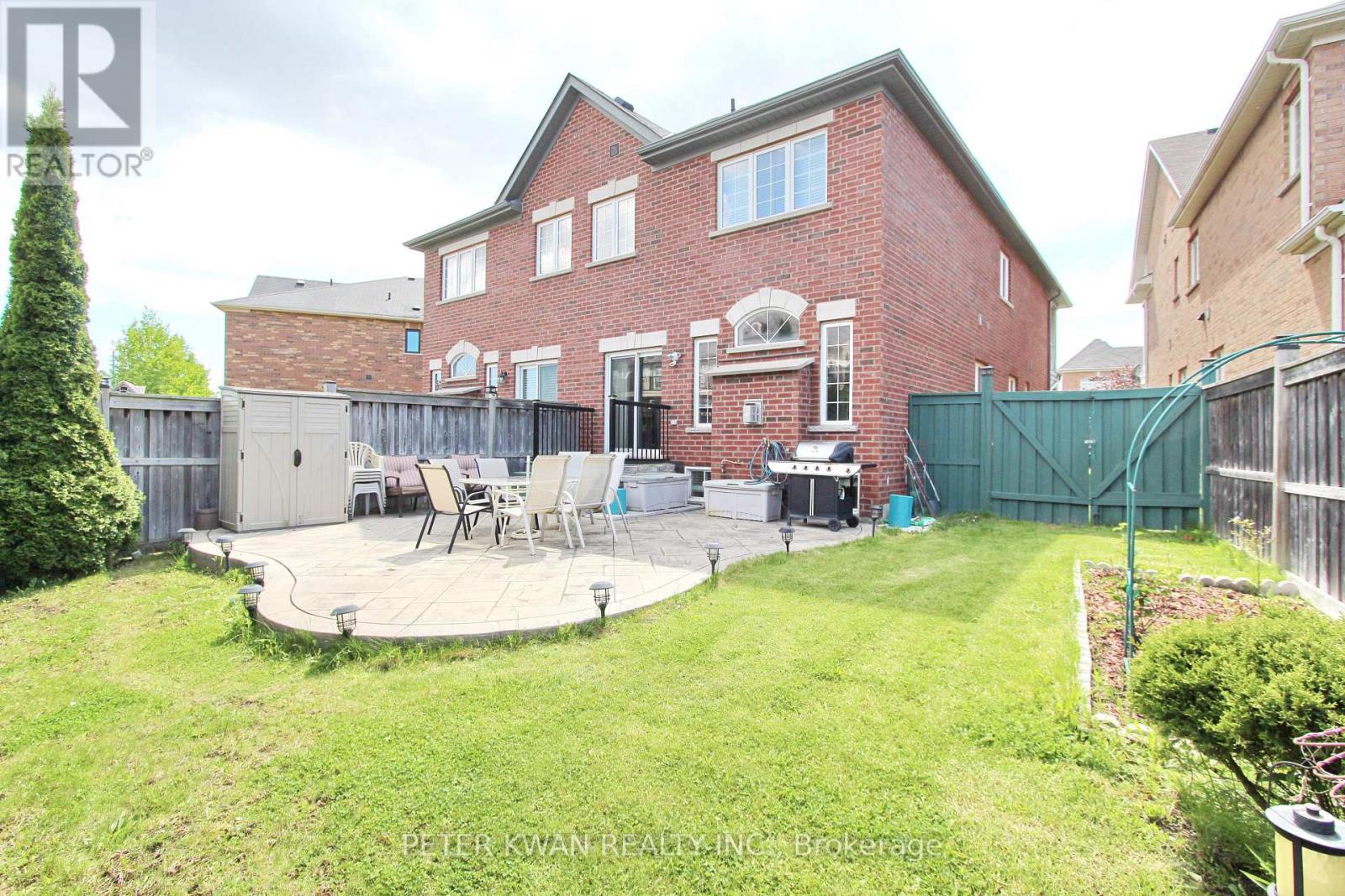 Photo 2 of 121 Warbler Avenue, Vaughan ON