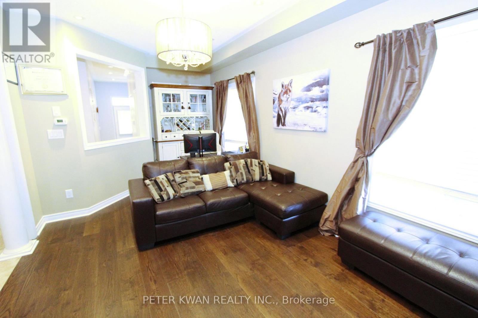 Photo 33 of 121 Warbler Avenue, Vaughan ON