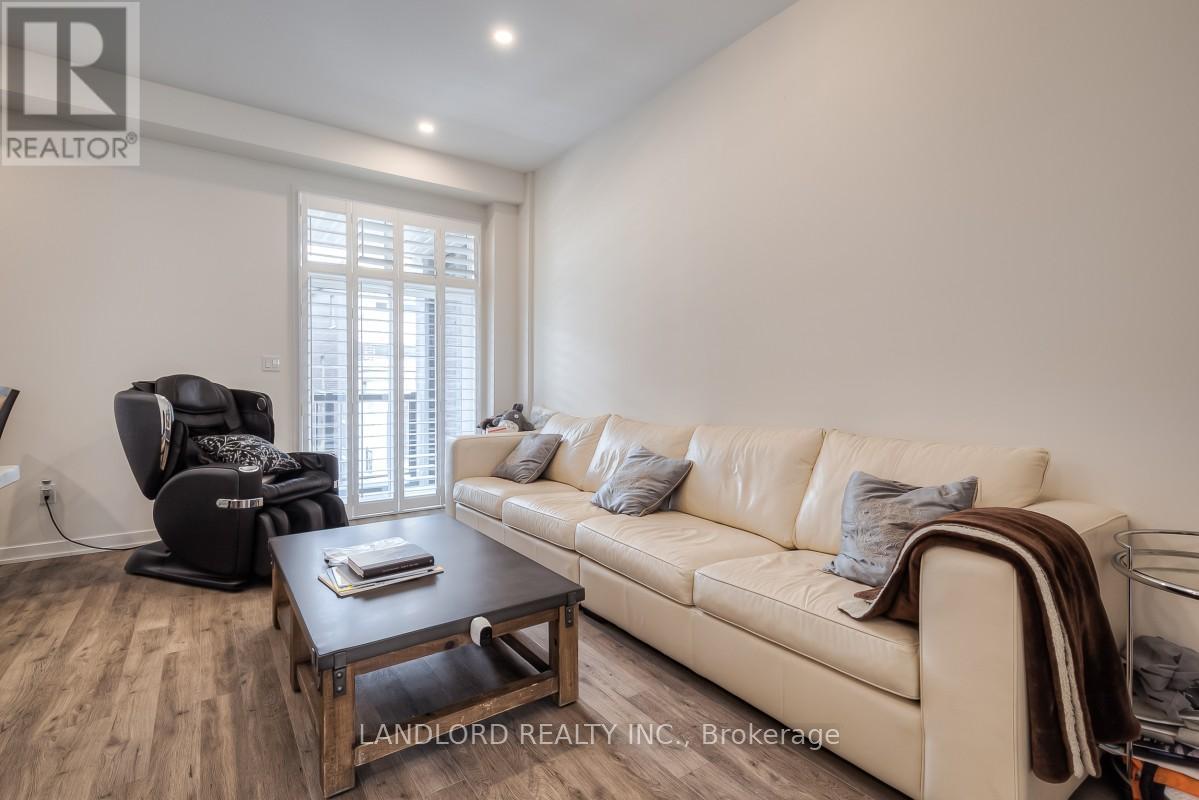 Photo 12 of 44 Armillo Place, Markham ON