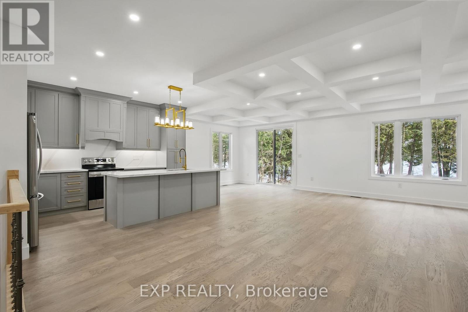 Photo 10 of 48 Iroquois Crescent, Tiny ON