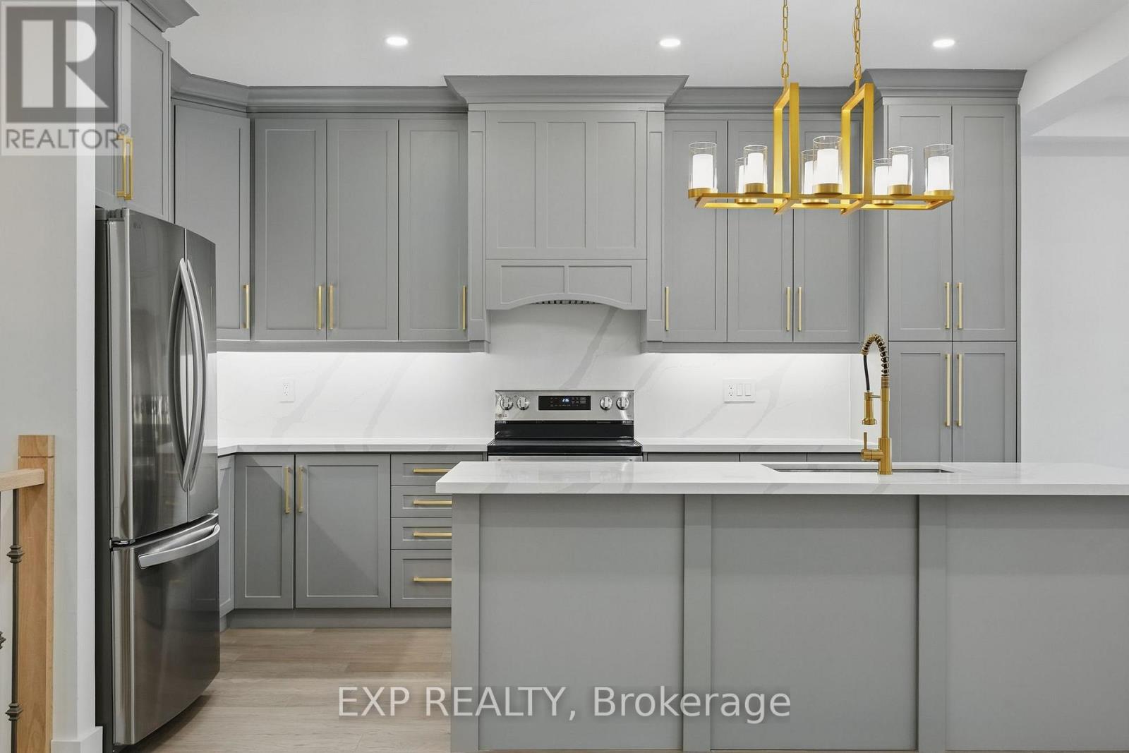 Photo 11 of 48 Iroquois Crescent, Tiny ON