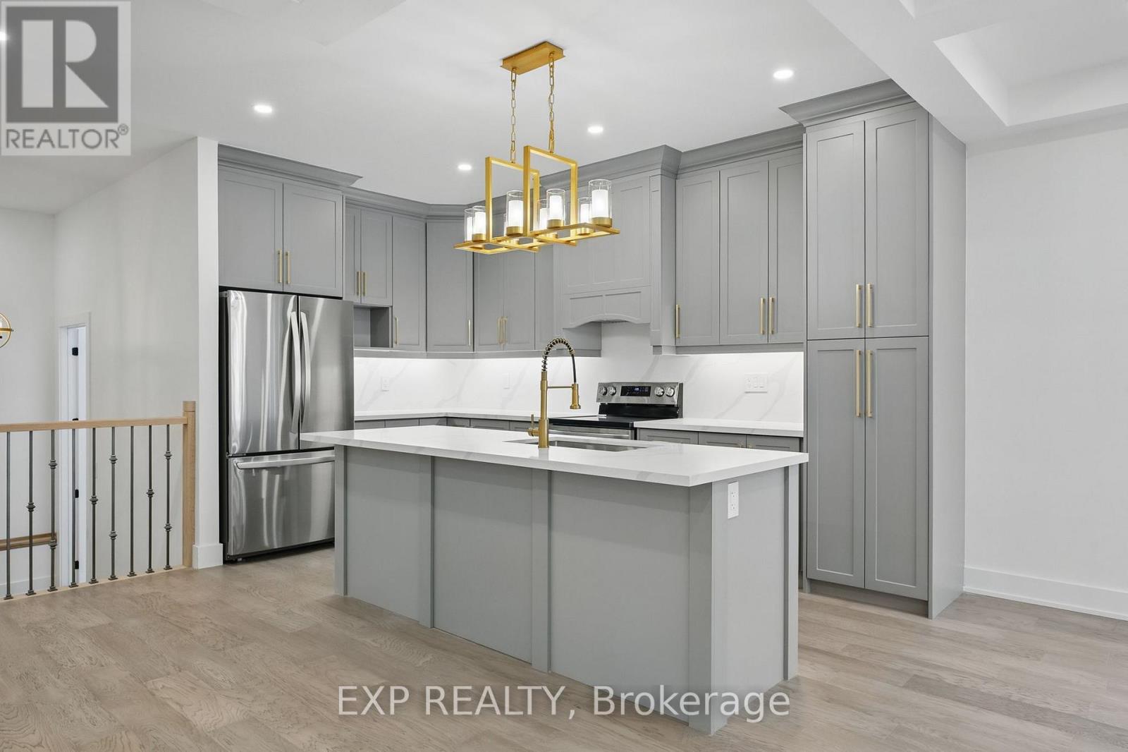 Photo 12 of 48 Iroquois Crescent, Tiny ON