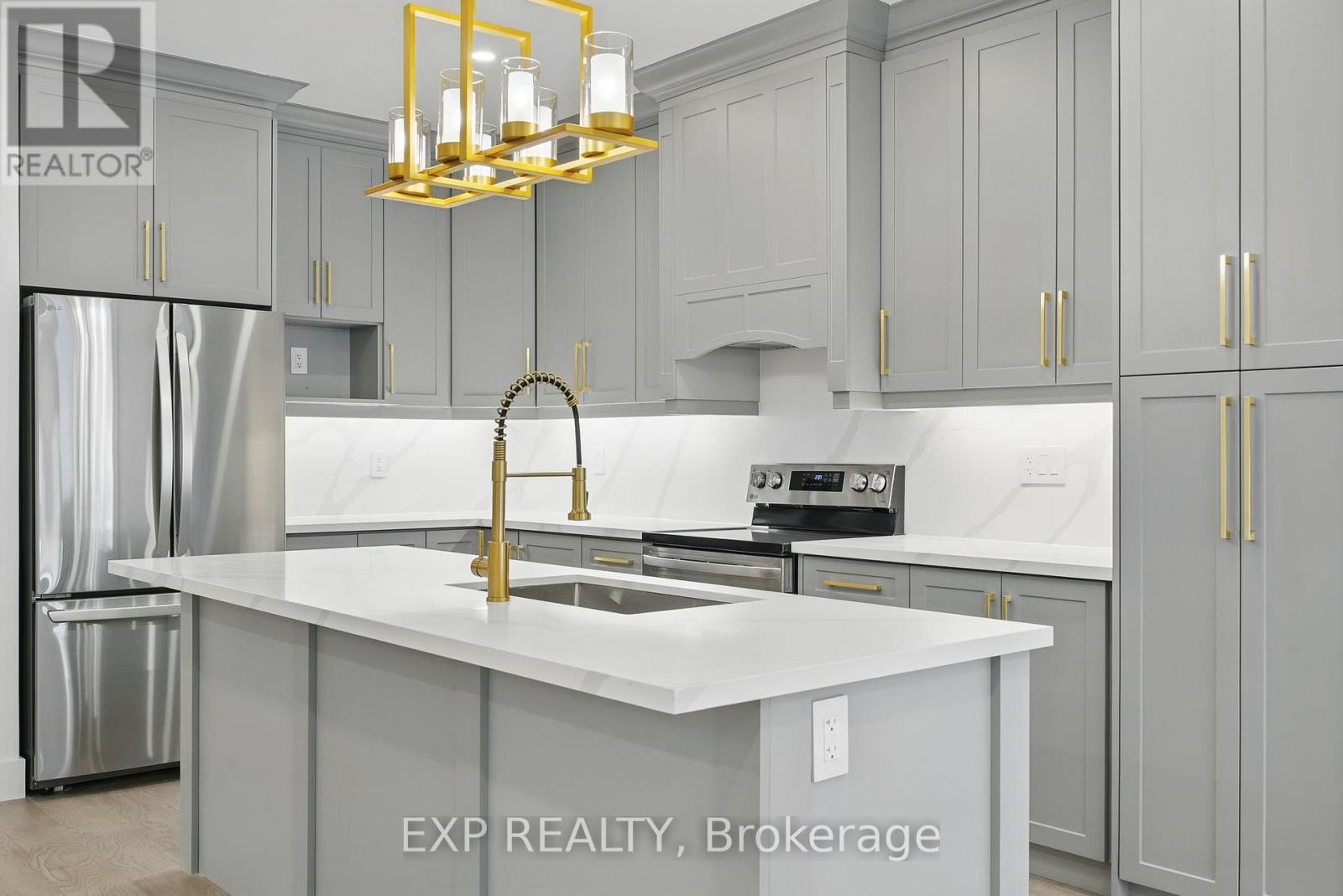 Photo 13 of 48 Iroquois Crescent, Tiny ON