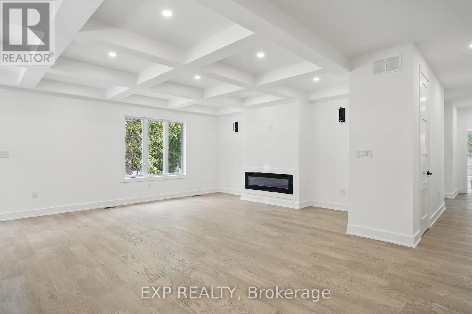 Photo 17 of 48 Iroquois Crescent, Tiny ON