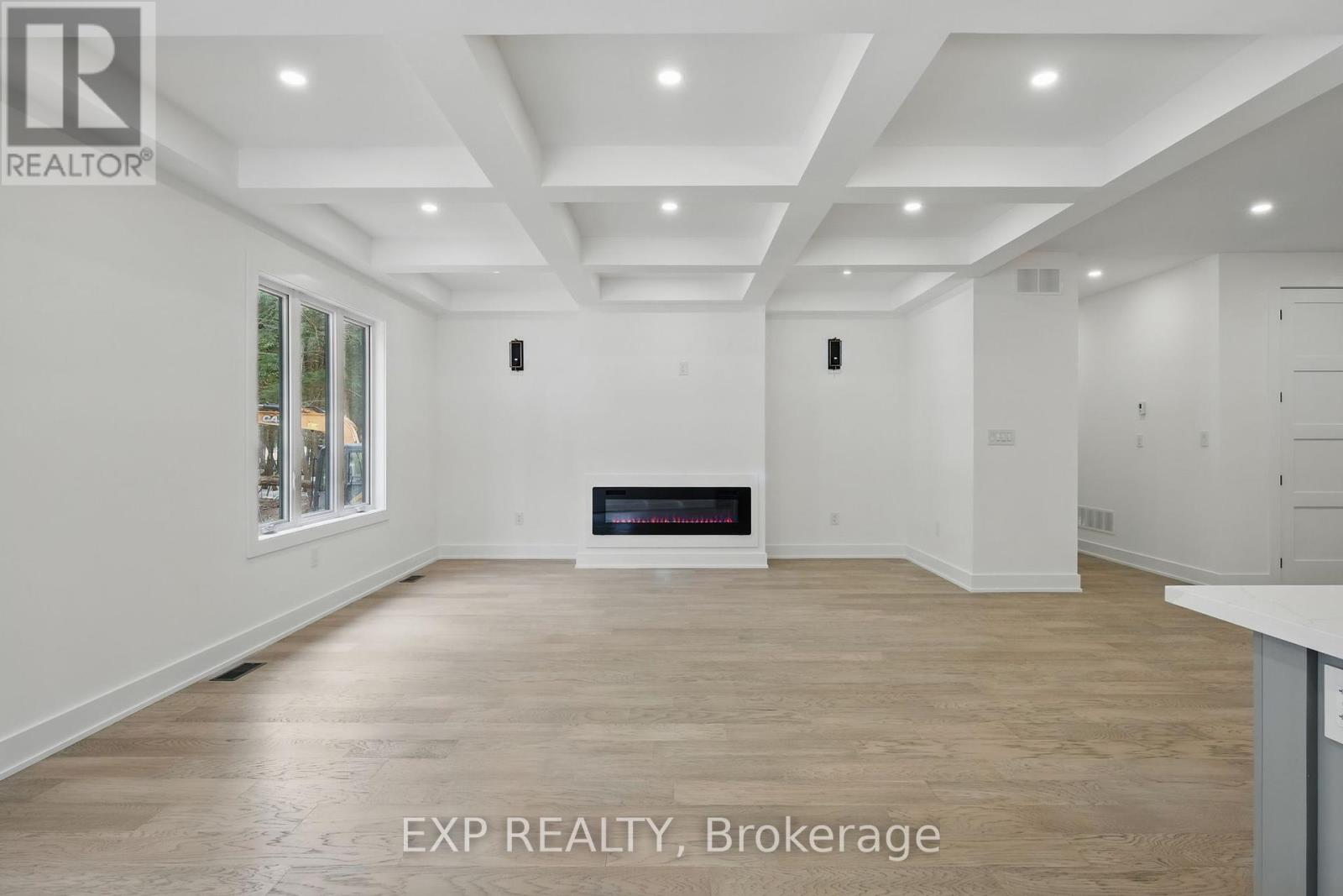 Photo 18 of 48 Iroquois Crescent, Tiny ON