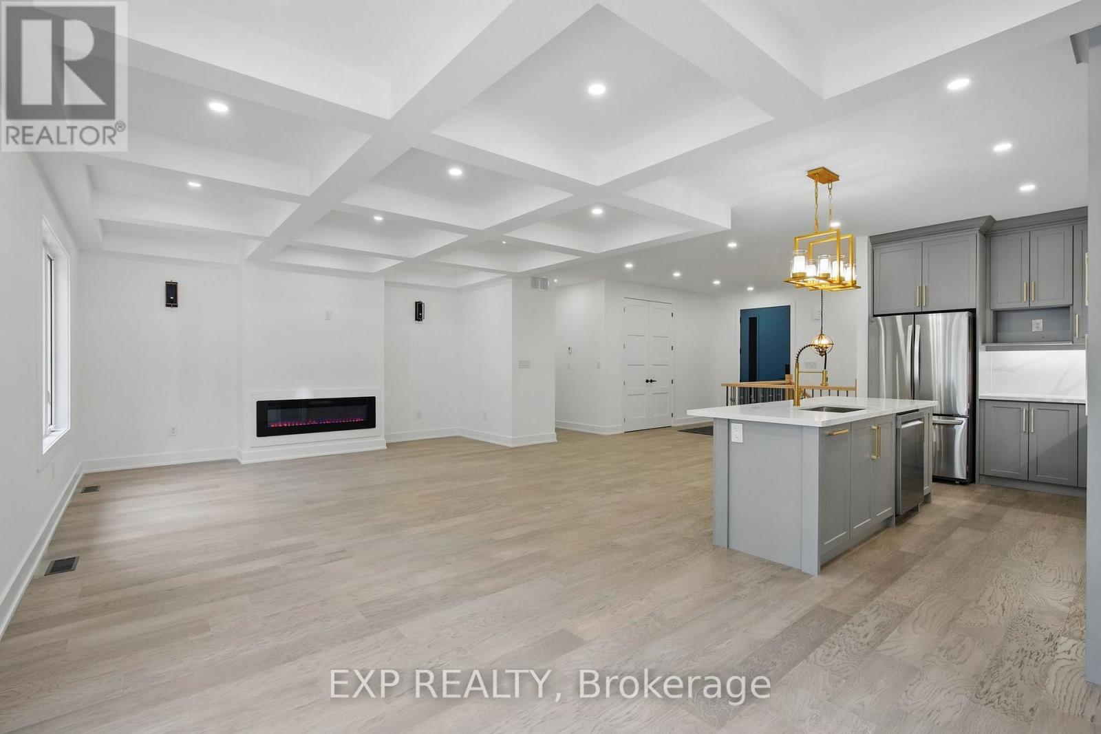 Photo 19 of 48 Iroquois Crescent, Tiny ON