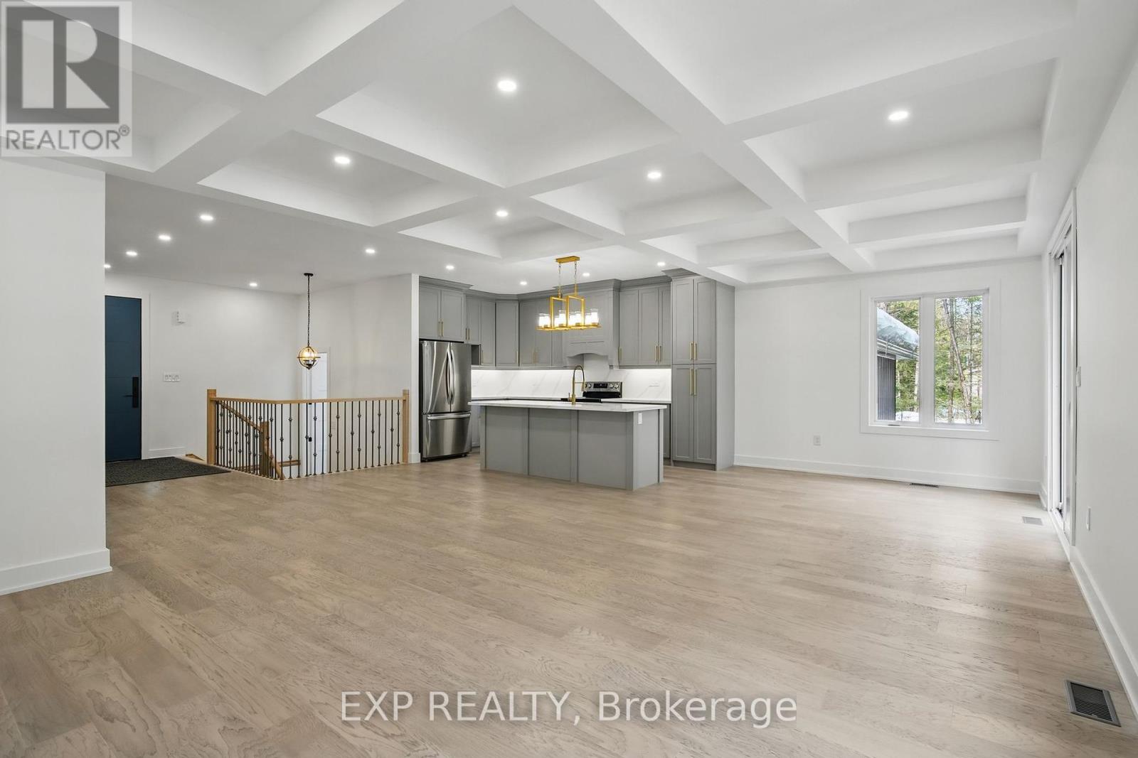 Photo 20 of 48 Iroquois Crescent, Tiny ON