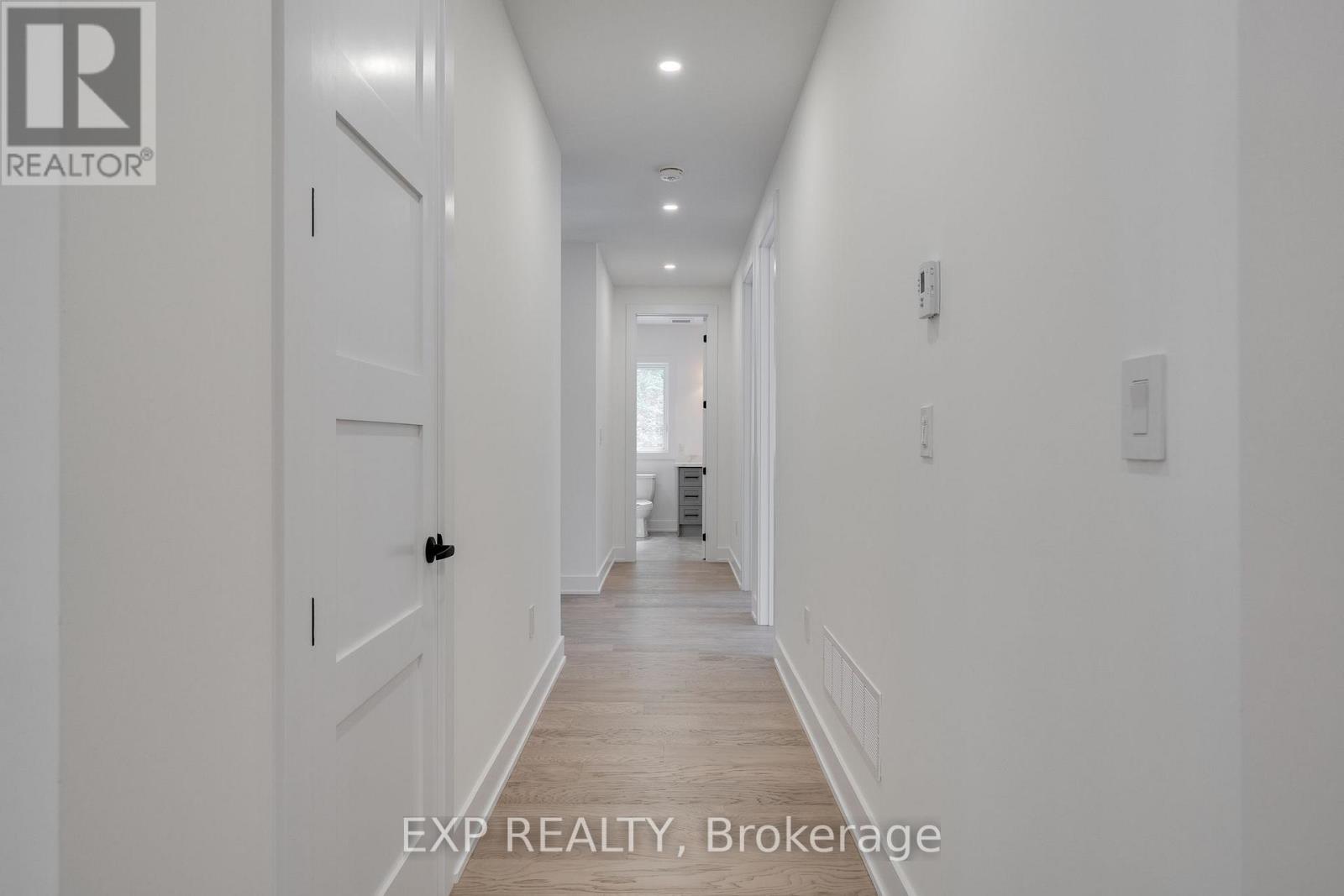 Photo 22 of 48 Iroquois Crescent, Tiny ON