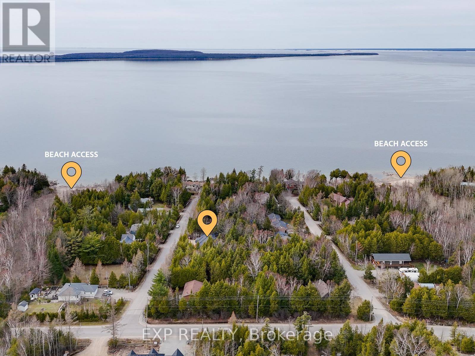 Photo 34 of 48 Iroquois Crescent, Tiny ON