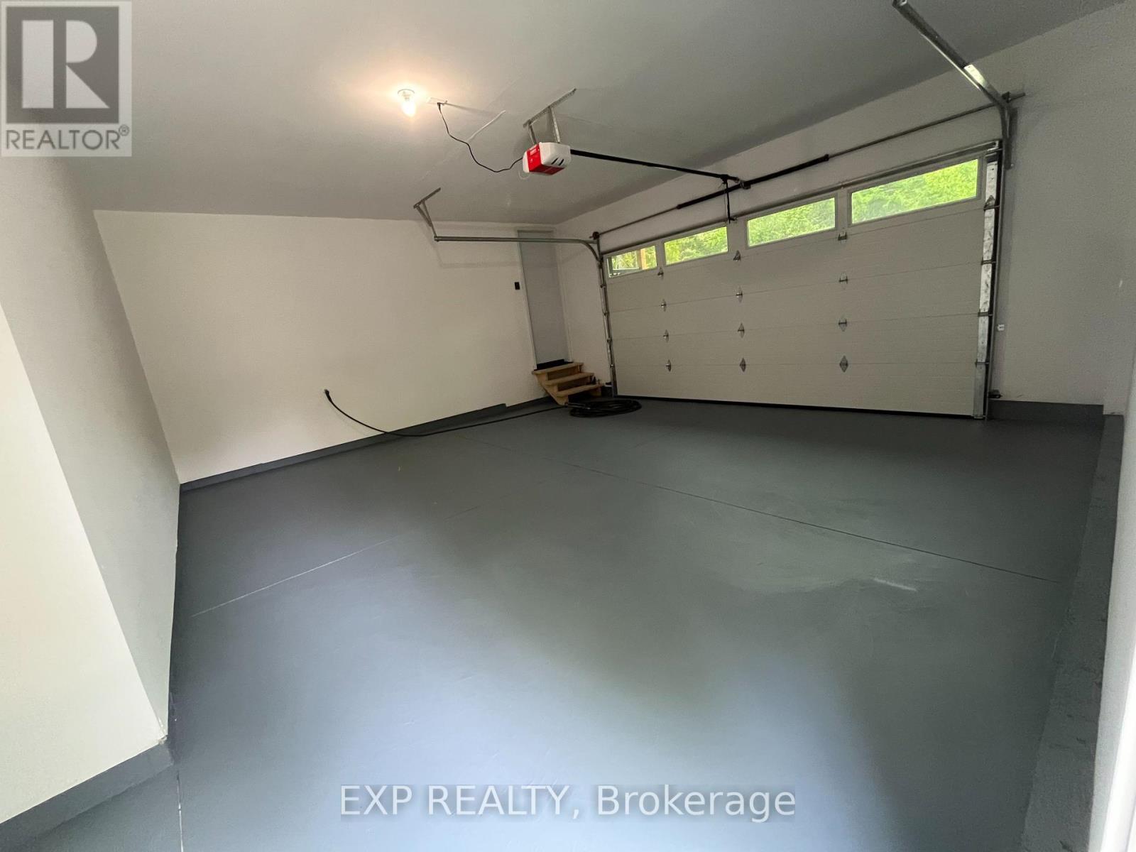 Photo 38 of 48 Iroquois Crescent, Tiny ON