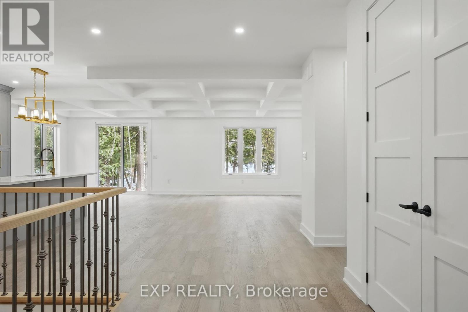 Photo 8 of 48 Iroquois Crescent, Tiny ON