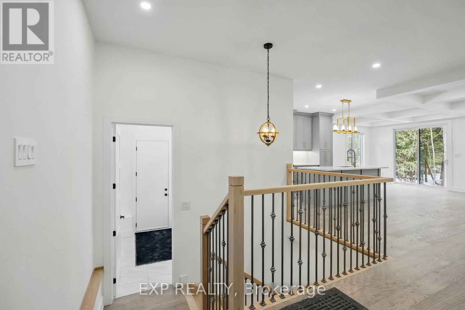 Photo 9 of 48 Iroquois Crescent, Tiny ON