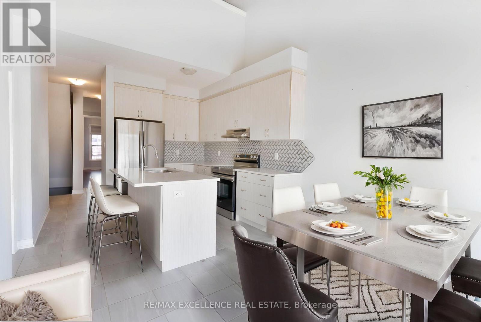Photo 10 of 28 Bluestone Crescent, Brampton ON
