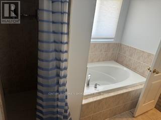 Photo 18 of 44 Lockburn Crescent, Brampton ON